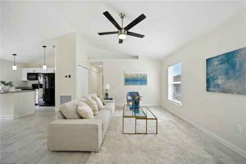 Casa en venta en Wesley Chapel, Florida, 3 dormitorios, 107.58 m2 № 1910702 - foto 2