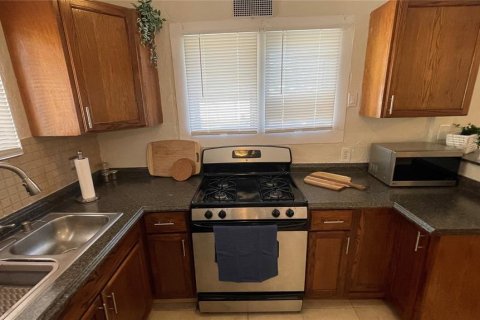 House in Bradenton, Florida 2 bedrooms, 75.81 sq.m. № 1823311 - photo 6