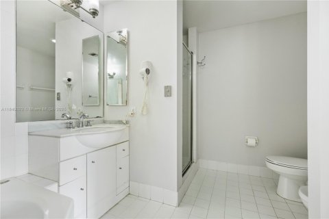 Condo in Doral, Florida, 2 bedrooms  № 1839234 - photo 26