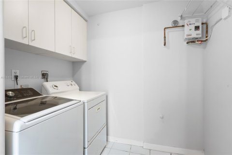 Condo in Doral, Florida, 2 bedrooms  № 1839234 - photo 20