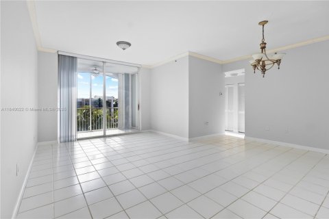 Condo in Doral, Florida, 2 bedrooms  № 1839234 - photo 10