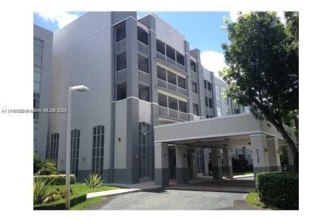 Condo in Doral, Florida, 2 bedrooms  № 1839234 - photo 2