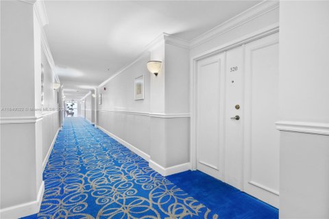 Condo in Doral, Florida, 2 bedrooms  № 1839234 - photo 11