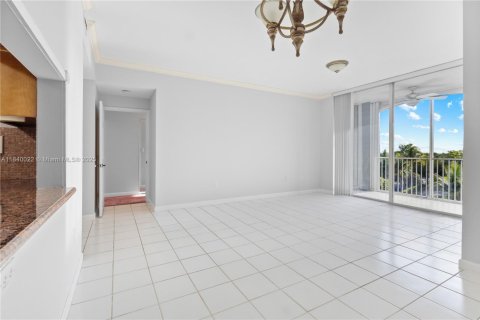 Condo in Doral, Florida, 2 bedrooms  № 1839234 - photo 16