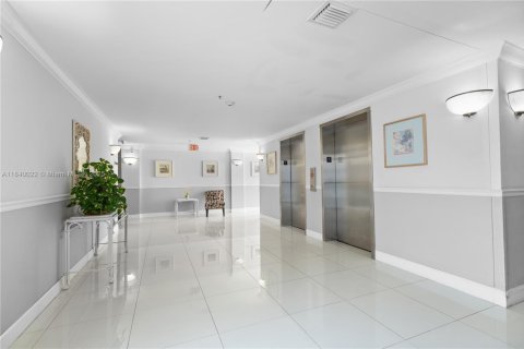 Condo in Doral, Florida, 2 bedrooms  № 1839234 - photo 9