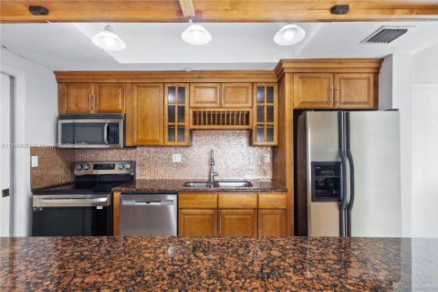 Condo in Doral, Florida, 2 bedrooms  № 1839234 - photo 14