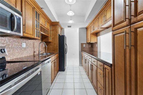 Condo in Doral, Florida, 2 bedrooms  № 1839234 - photo 15