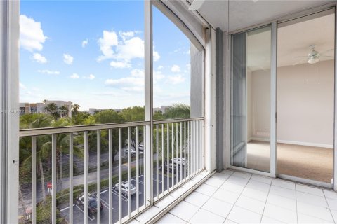 Condo in Doral, Florida, 2 bedrooms  № 1839234 - photo 18