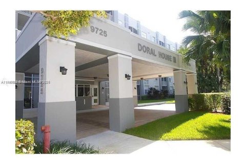 Condo in Doral, Florida, 2 bedrooms  № 1839234 - photo 3