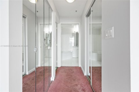 Condo in Doral, Florida, 2 bedrooms  № 1839234 - photo 23