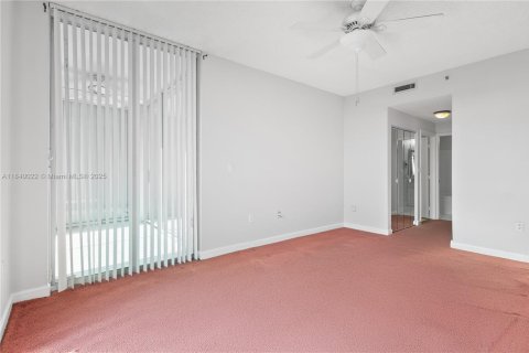 Condo in Doral, Florida, 2 bedrooms  № 1839234 - photo 22
