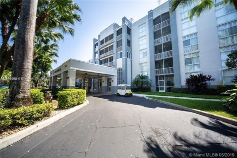 Condo in Doral, Florida, 2 bedrooms  № 1839234 - photo 1