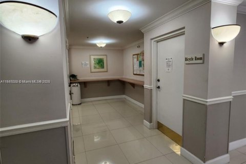 Condo in Doral, Florida, 2 bedrooms  № 1839234 - photo 8