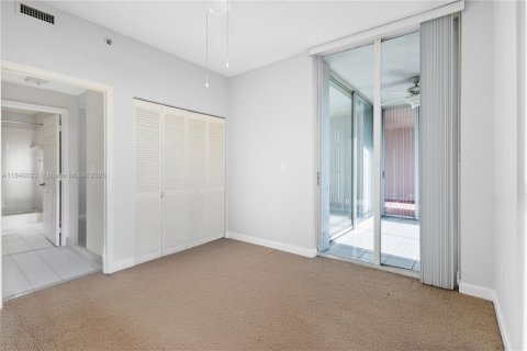 Condo in Doral, Florida, 2 bedrooms  № 1839234 - photo 27
