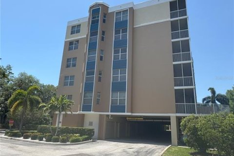 Condominio en Largo, Florida, 2 dormitorios  № 2158042