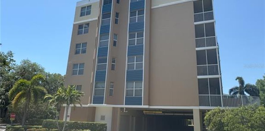 Condominio en Largo, Florida, 2 dormitorios № 2158042