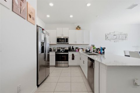 Touwnhouse à louer à San Antonio, Floride: 3 chambres, 167.32 m2 № 2431780 - photo 7
