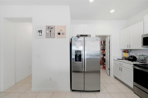 Touwnhouse à louer à San Antonio, Floride: 3 chambres, 167.32 m2 № 2431780 - photo 8