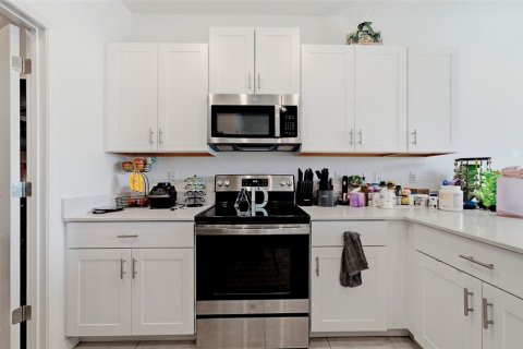 Touwnhouse à louer à San Antonio, Floride: 3 chambres, 167.32 m2 № 2431780 - photo 6