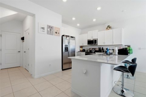 Touwnhouse à louer à San Antonio, Floride: 3 chambres, 167.32 m2 № 2431780 - photo 9