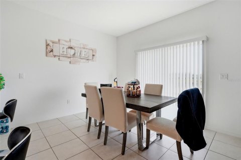 Touwnhouse à louer à San Antonio, Floride: 3 chambres, 167.32 m2 № 2431780 - photo 10