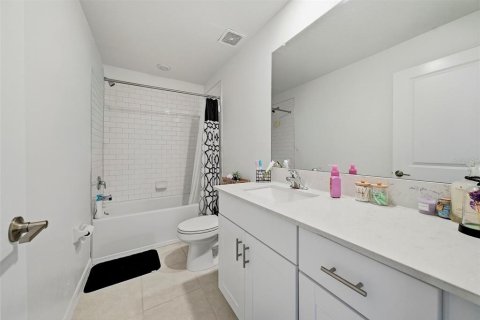 Touwnhouse à louer à San Antonio, Floride: 3 chambres, 167.32 m2 № 2431780 - photo 13