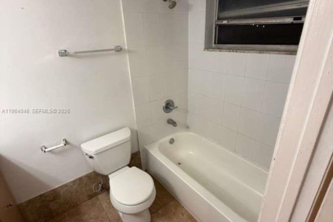 Apartamento en alquiler en Coral Springs, Florida, 2 dormitorios, 81.75 m2 № 2025688 - foto 4