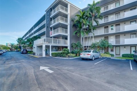 Condominio en venta en Hollywood, Florida, 2 dormitorios, 92.16 m2 № 1982627 - foto 1