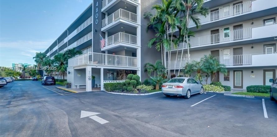 Condominio en Hollywood, Florida, 2 dormitorios № 1982627