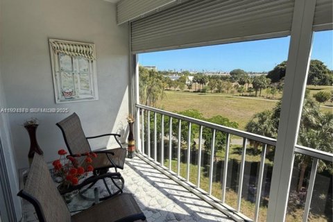 Condominio en venta en Hollywood, Florida, 2 dormitorios, 92.16 m2 № 1982627 - foto 15