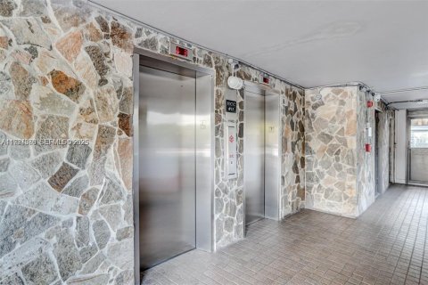 Condominio en venta en Hollywood, Florida, 2 dormitorios, 92.16 m2 № 1982627 - foto 28