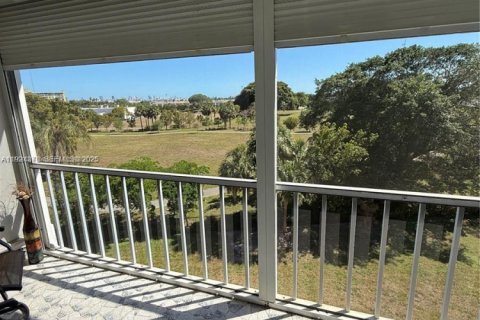 Condominio en venta en Hollywood, Florida, 2 dormitorios, 92.16 m2 № 1982627 - foto 14