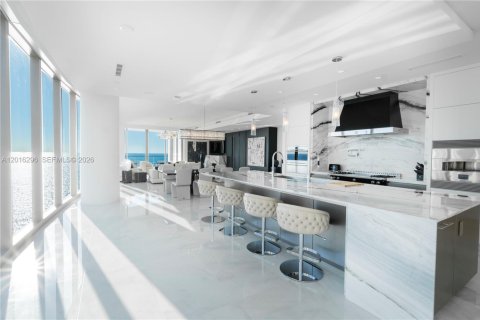 Condo in Sunny Isles Beach, Florida, 4 bedrooms № 2247433 - photo 6