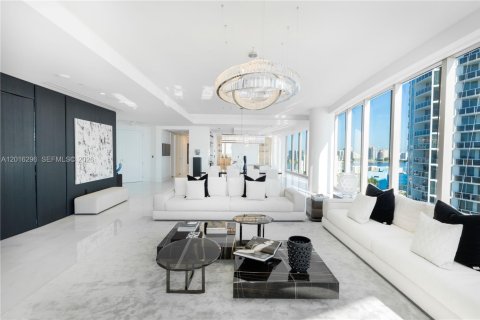 Condo in Sunny Isles Beach, Florida, 4 bedrooms № 2247433 - photo 13