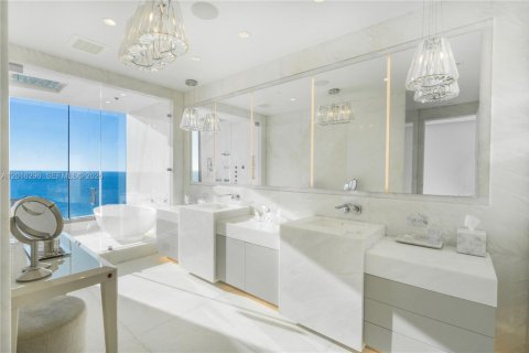 Condo in Sunny Isles Beach, Florida, 4 bedrooms № 2247433 - photo 19