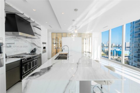 Condo in Sunny Isles Beach, Florida, 4 bedrooms № 2247433 - photo 7