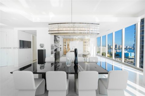 Condo in Sunny Isles Beach, Florida, 4 bedrooms № 2247433 - photo 14