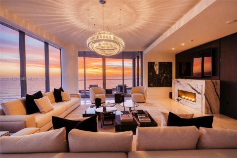 Condo in Sunny Isles Beach, Florida, 4 bedrooms  № 2247433
