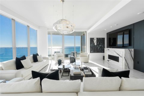 Condo in Sunny Isles Beach, Florida, 4 bedrooms № 2247433 - photo 12