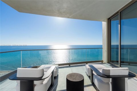 Condo in Sunny Isles Beach, Florida, 4 bedrooms № 2247433 - photo 10