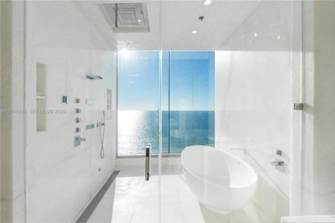 Condo in Sunny Isles Beach, Florida, 4 bedrooms № 2247433 - photo 18