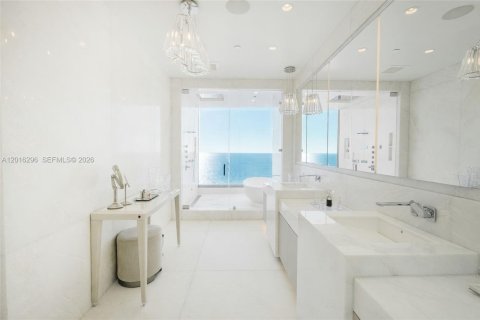 Condo in Sunny Isles Beach, Florida, 4 bedrooms № 2247433 - photo 20