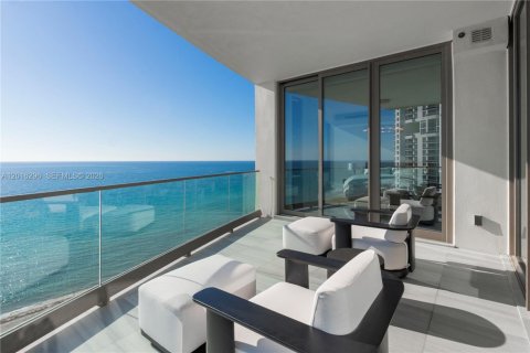 Condo in Sunny Isles Beach, Florida, 4 bedrooms № 2247433 - photo 11