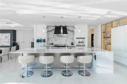 Condo in Sunny Isles Beach, Florida, 4 bedrooms № 2247433 - photo 4