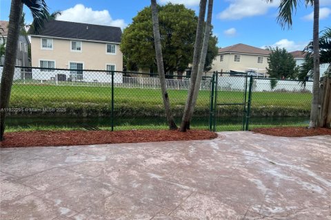 Townhouse in Homestead, Florida 4 bedrooms, 170.66 sq.m. № 1976265 - photo 26