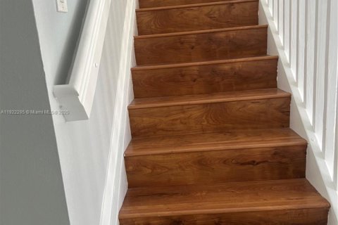 Townhouse in Homestead, Florida 4 bedrooms, 170.66 sq.m. № 1976265 - photo 14