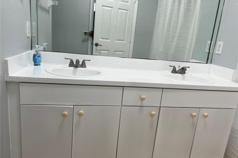 Townhouse in Homestead, Florida 4 bedrooms, 170.66 sq.m. № 1976265 - photo 21