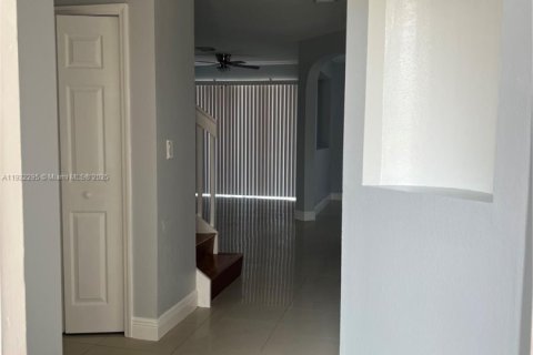 Townhouse in Homestead, Florida 4 bedrooms, 170.66 sq.m. № 1976265 - photo 4