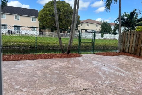 Townhouse in Homestead, Florida 4 bedrooms, 170.66 sq.m. № 1976265 - photo 28