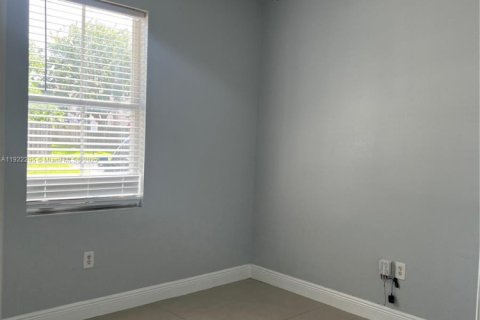 Townhouse in Homestead, Florida 4 bedrooms, 170.66 sq.m. № 1976265 - photo 11